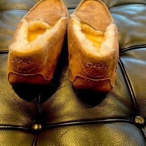 UGG slippers never worn